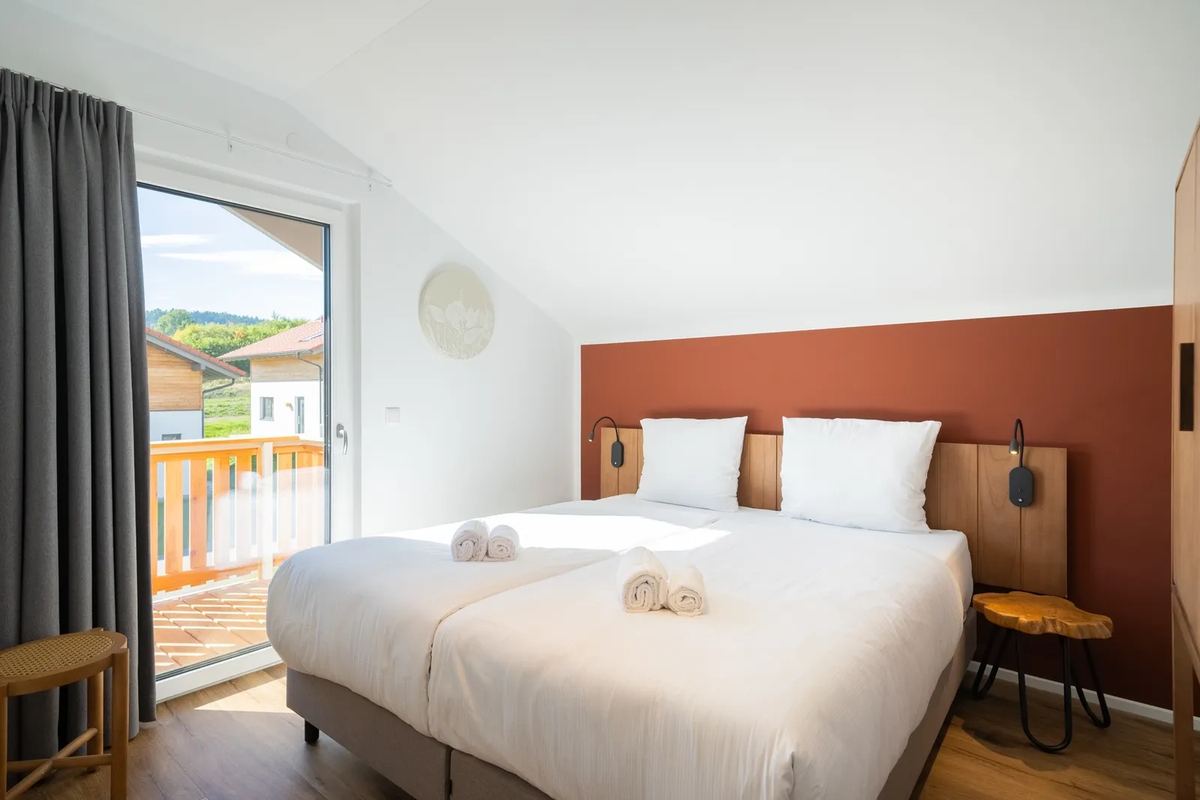 Schlafzimmer mit Balkontür