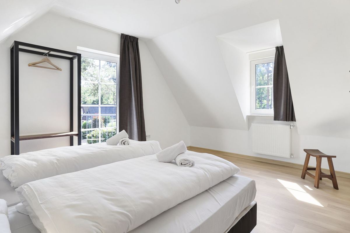 Schlafzimmer mit Doppelbett