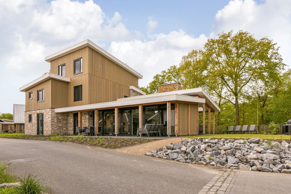 Großes Ferienhaus aus Holz