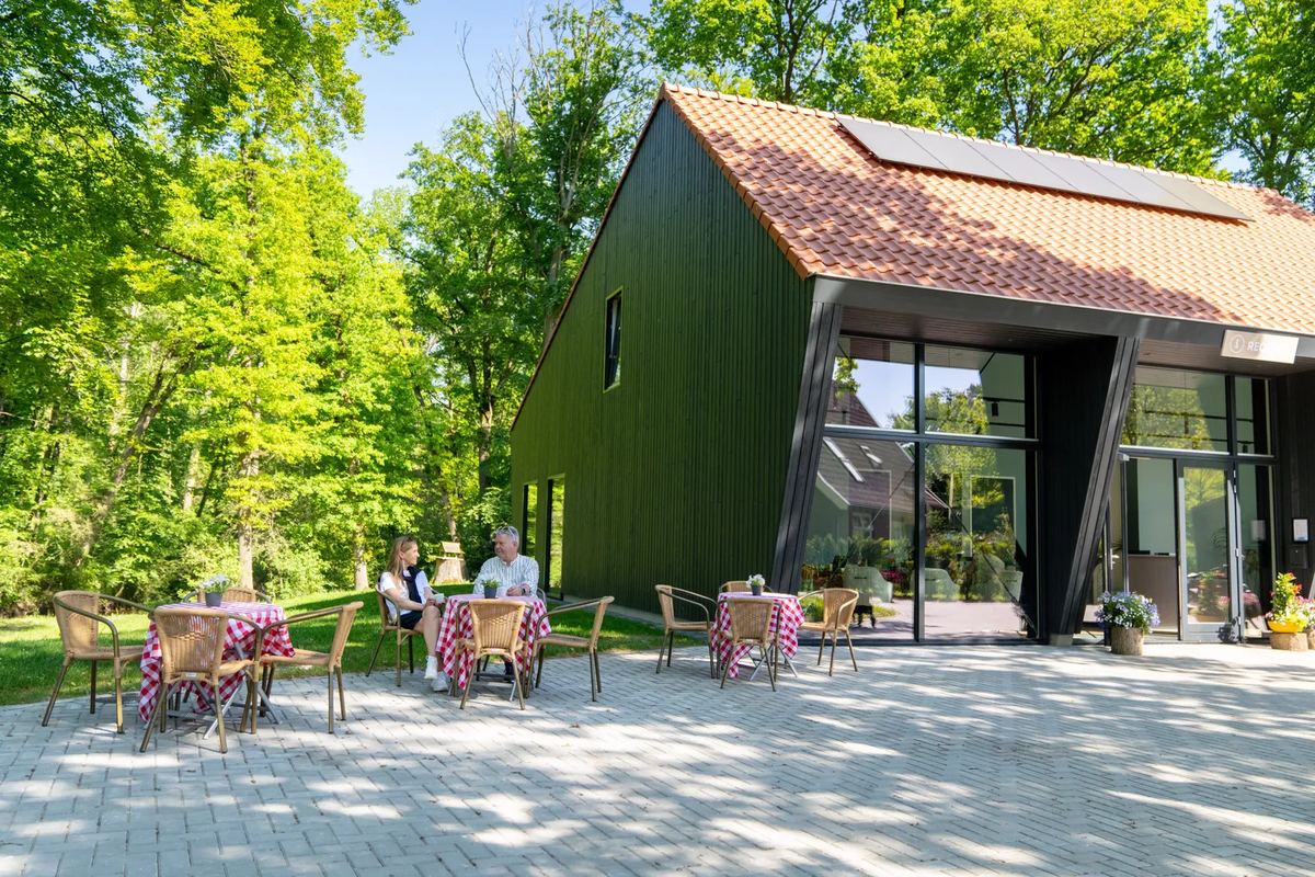 Ferienhaus mit Ziegeldach und Terrasse