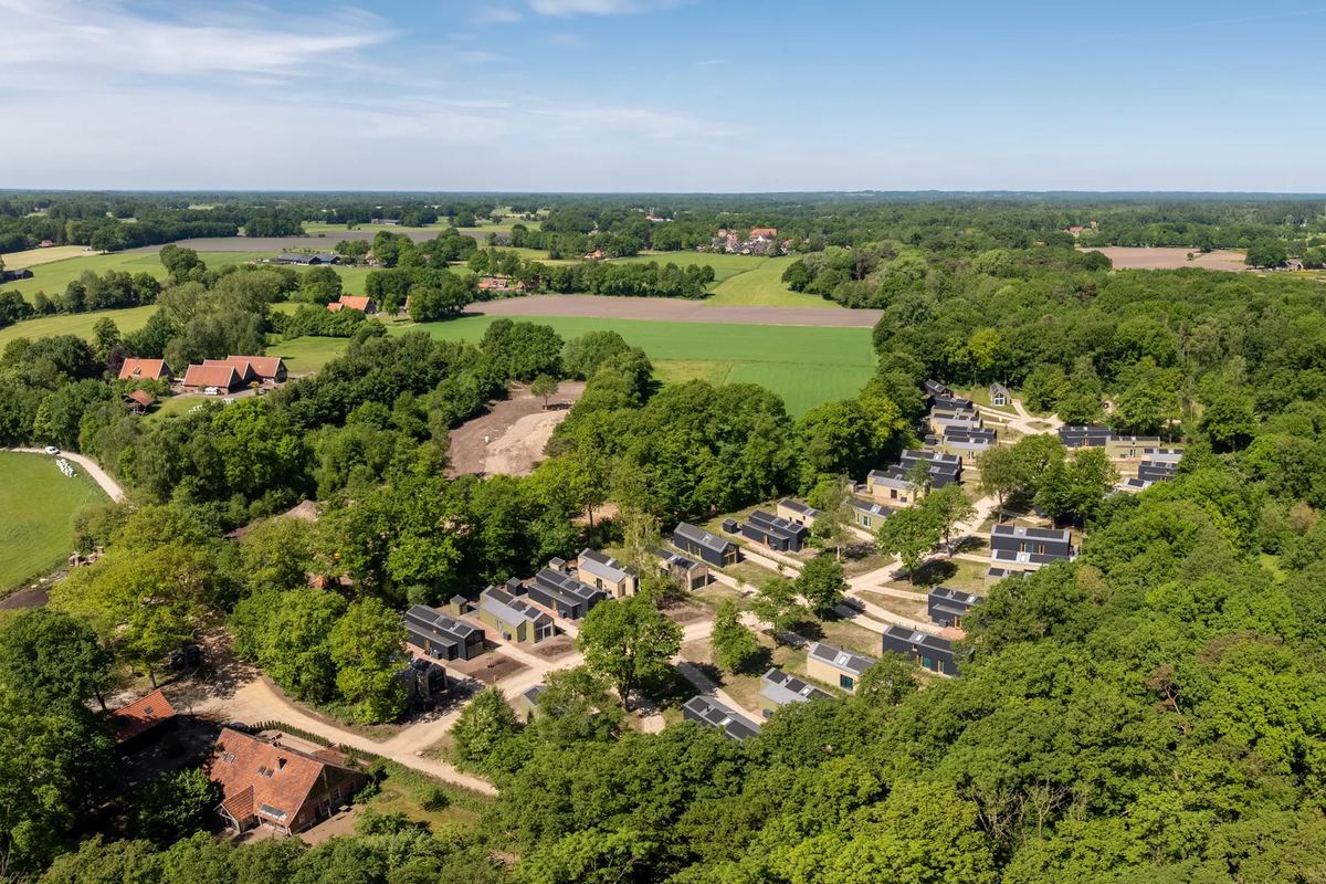Luftbild: Park zwischen Wäldern und Feldern